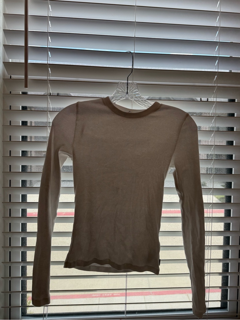 Aritzia Women's Long-Sleeve TNA top
